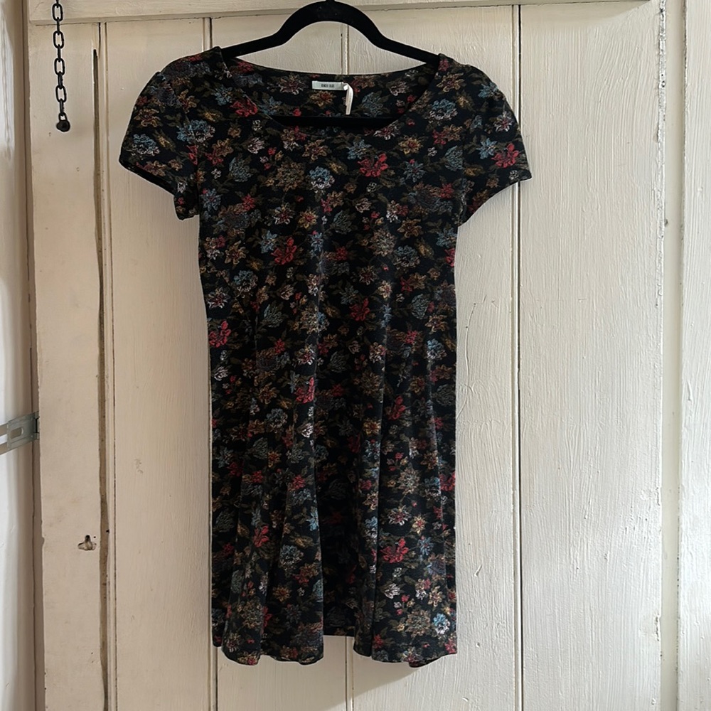 urban outfitters floral dress. Hits above the knee.